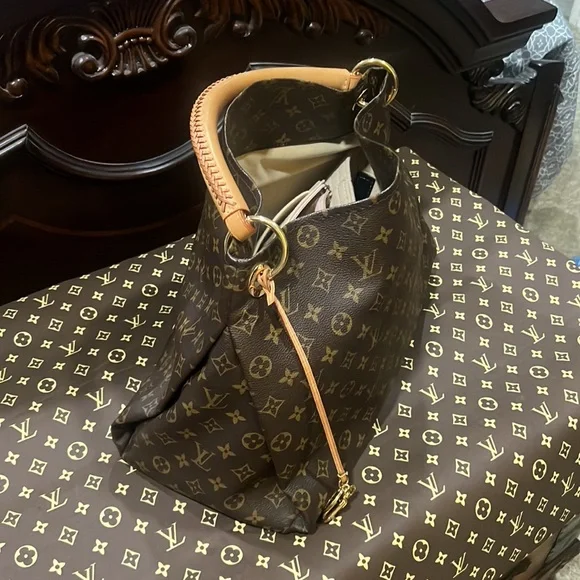 LOUIS VUITTON Monogram Artsy MM. - Picture 4 of 8